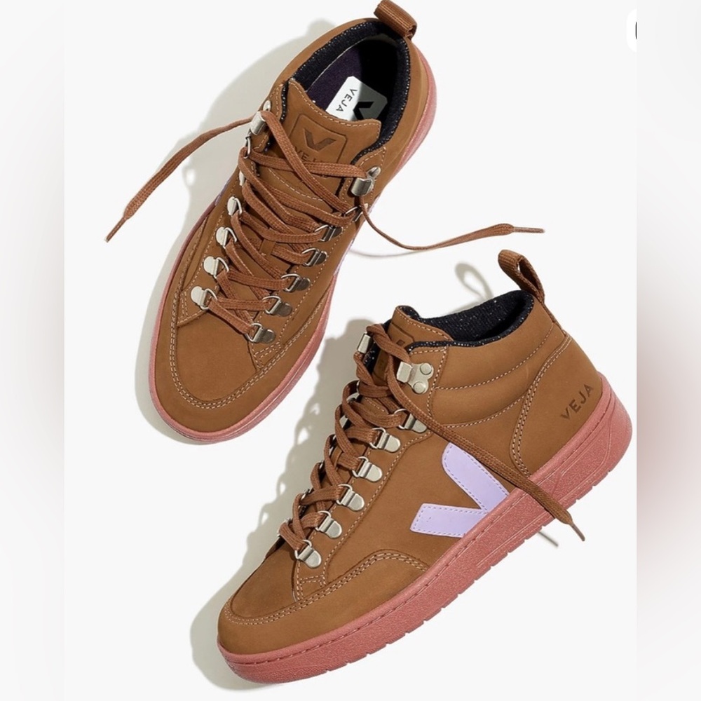 VEJA - Gender Inclusive Roraima High Top Sneaker - Picture 3 of 12